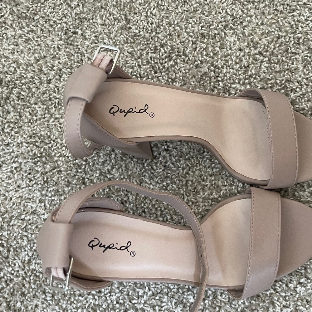 Heels - Picture 3 of 3